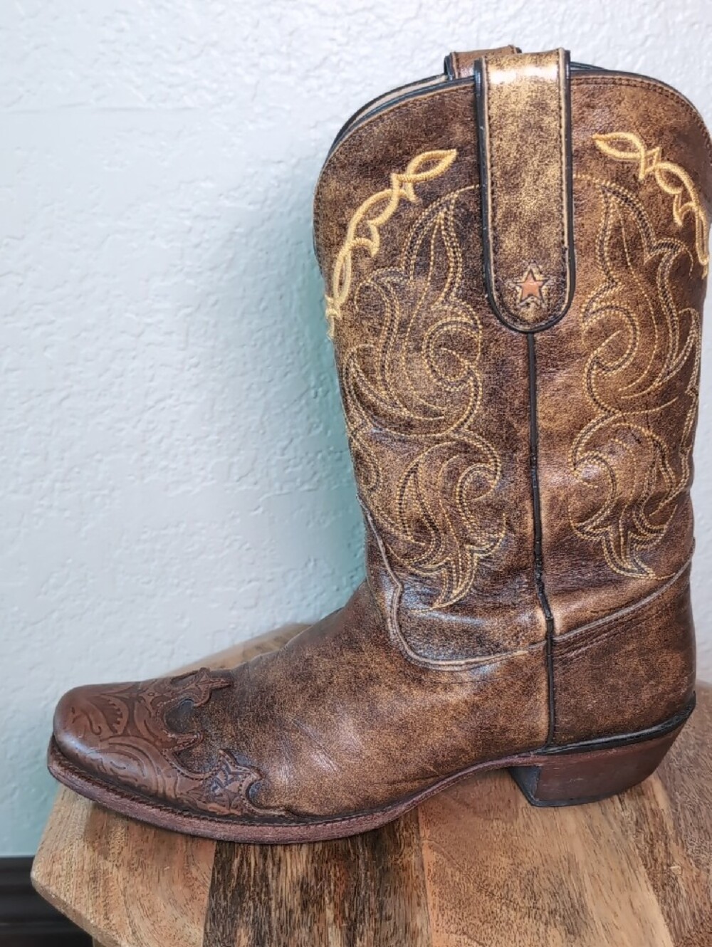 Tony Lama Classic Brown Embroidered Western Cowboy Boots - Picture 4 of 15